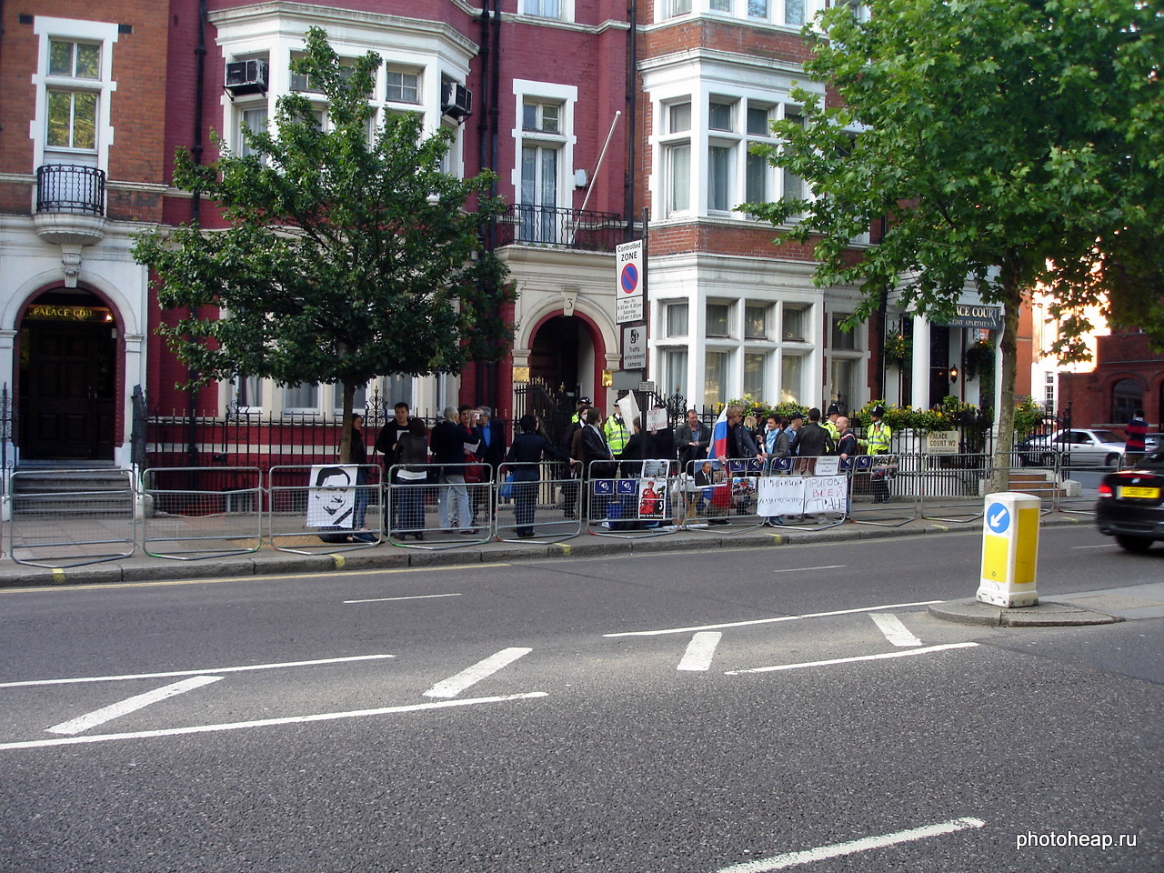 Стратегия 31 - митинг напротив посольства России в Лондоне.